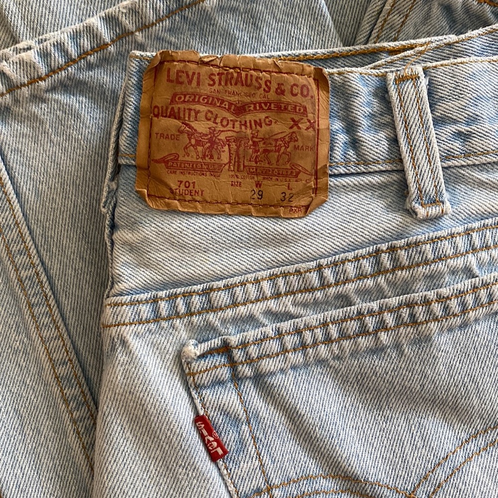 Levi’s 701 red tab classic jeans light wash denim 29-32 button down